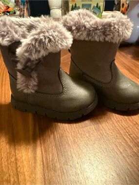 OshKosh B'gosh Olive Faux-Fur Cuff Kids Boots